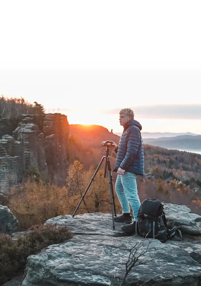 photographer shooting a timelapse standing on a mountain using the smarttimer intervalometer and remote trigger